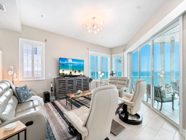 Luxurious 6-Bedroom Beachfront Residence Near Bonita Beach